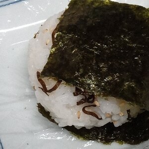 塩昆布と味付け海苔のおにぎり